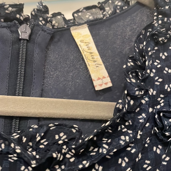 Free People Size 2 Navy Floral Baby Doll dress - Picture 3 of 4